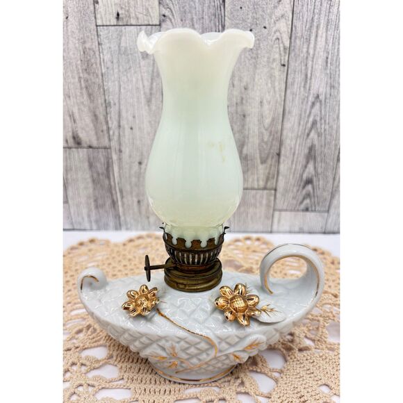 Vintage Mini Oil Lamp Aladdin Genie Porcelain Gold and White Tilso Japan - Picture 1 of 8